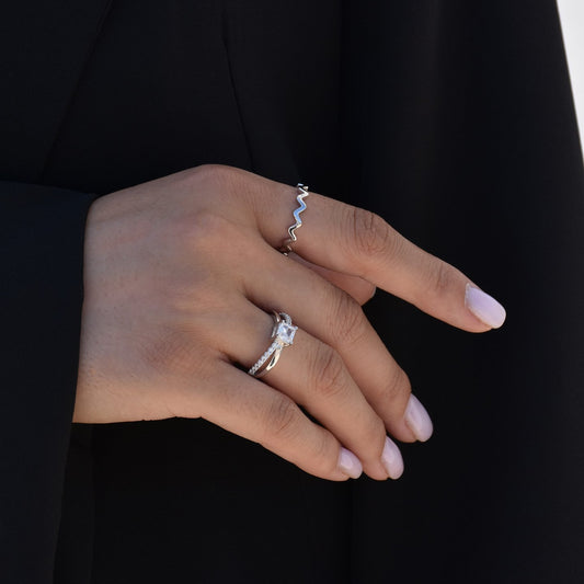 Anel BeLove solitário com zircônias