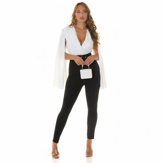 Macacão Elegante com Capa e Cinto