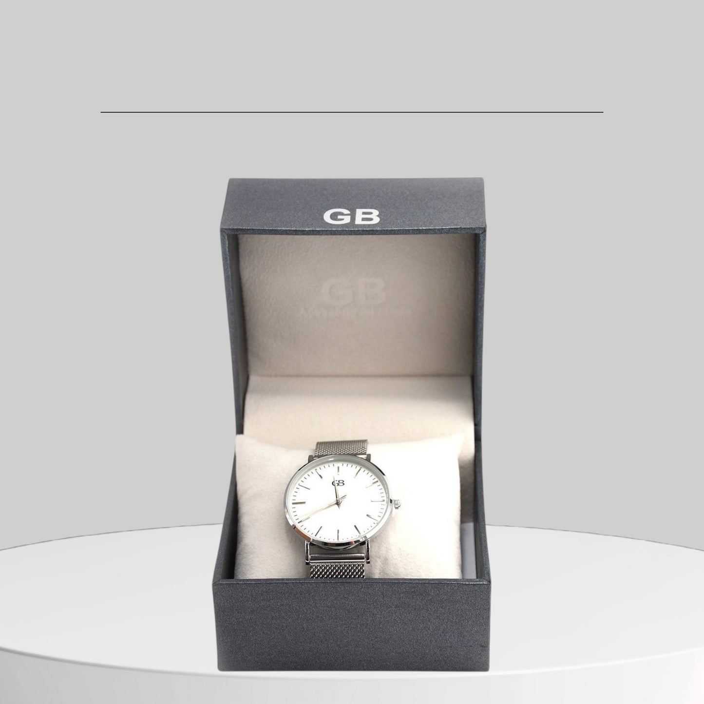 Relógio analógico prateado | fundo branco GB