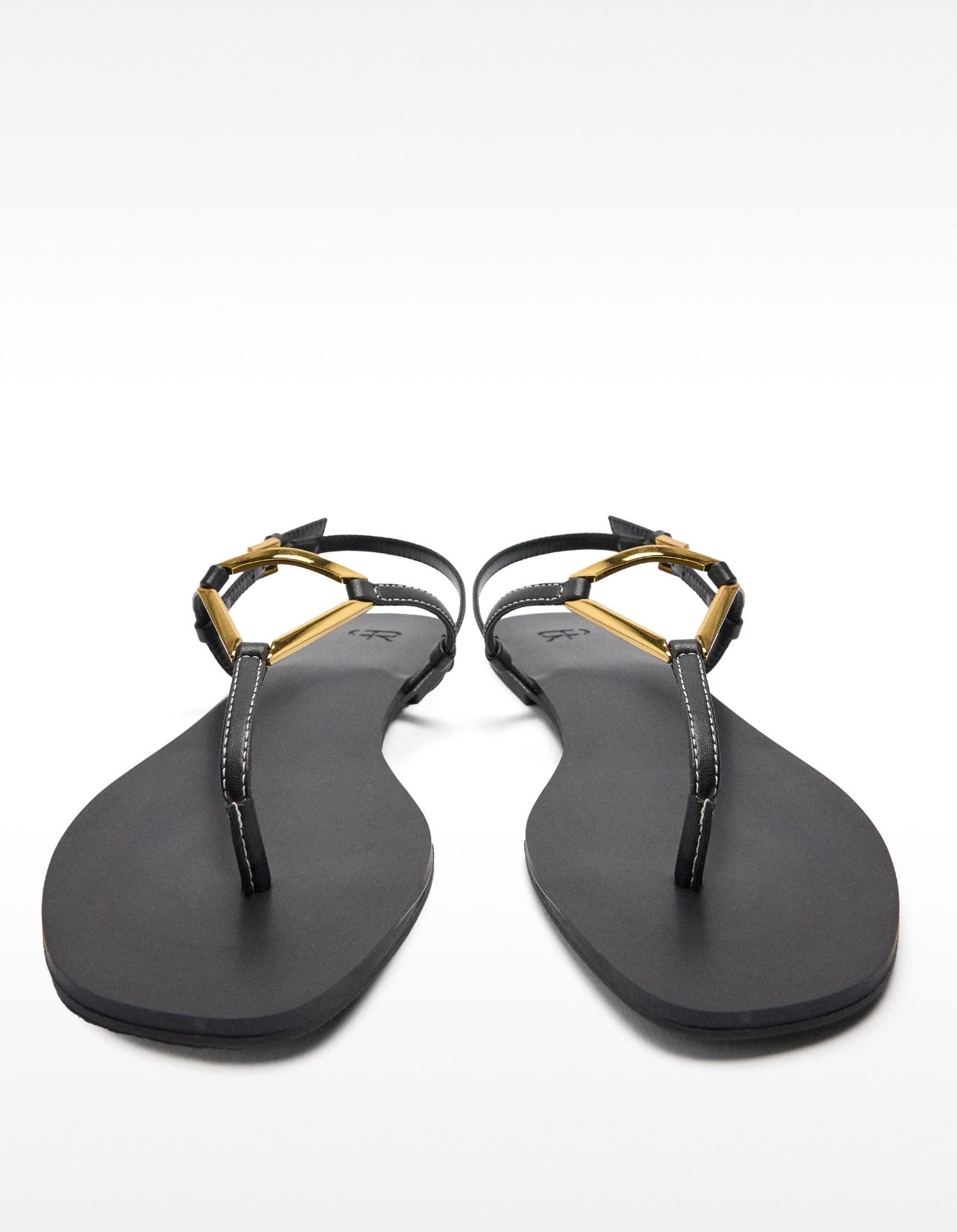 Sandália rasas com tiras