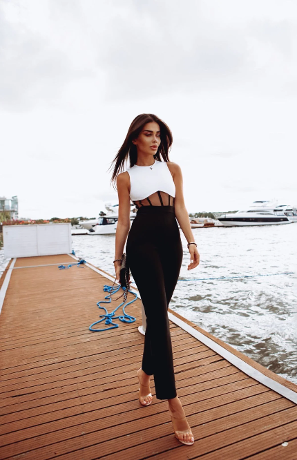 Macacão Bicolor Preto e Branco com Transparência